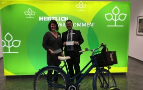 Hauptpreis Mit dem Rad zur Arbeit 2017:  Radgewinn Frau Anita Beer vom Theresianum