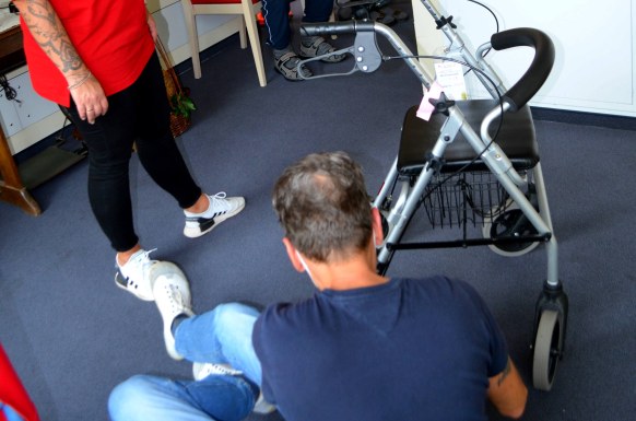 Voller Einsatz von den beiden Vertretern des Sanitätsfachhauses helpline Schrobenhausen